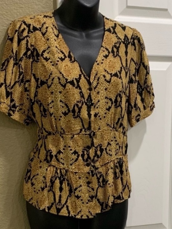 Catherine Malandrino Tops - Catherine Malandrino blouse  V-Neck Blouse in Mustard Snake Print sz M